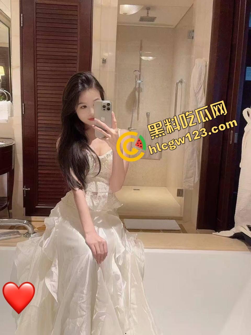 拳交女王【赵琳】开逼打鸡蛋,搅拌搅到逼喷浆!逼大如碗啥都能塞,鸡蛋打进去还能再抠着搅三圈!