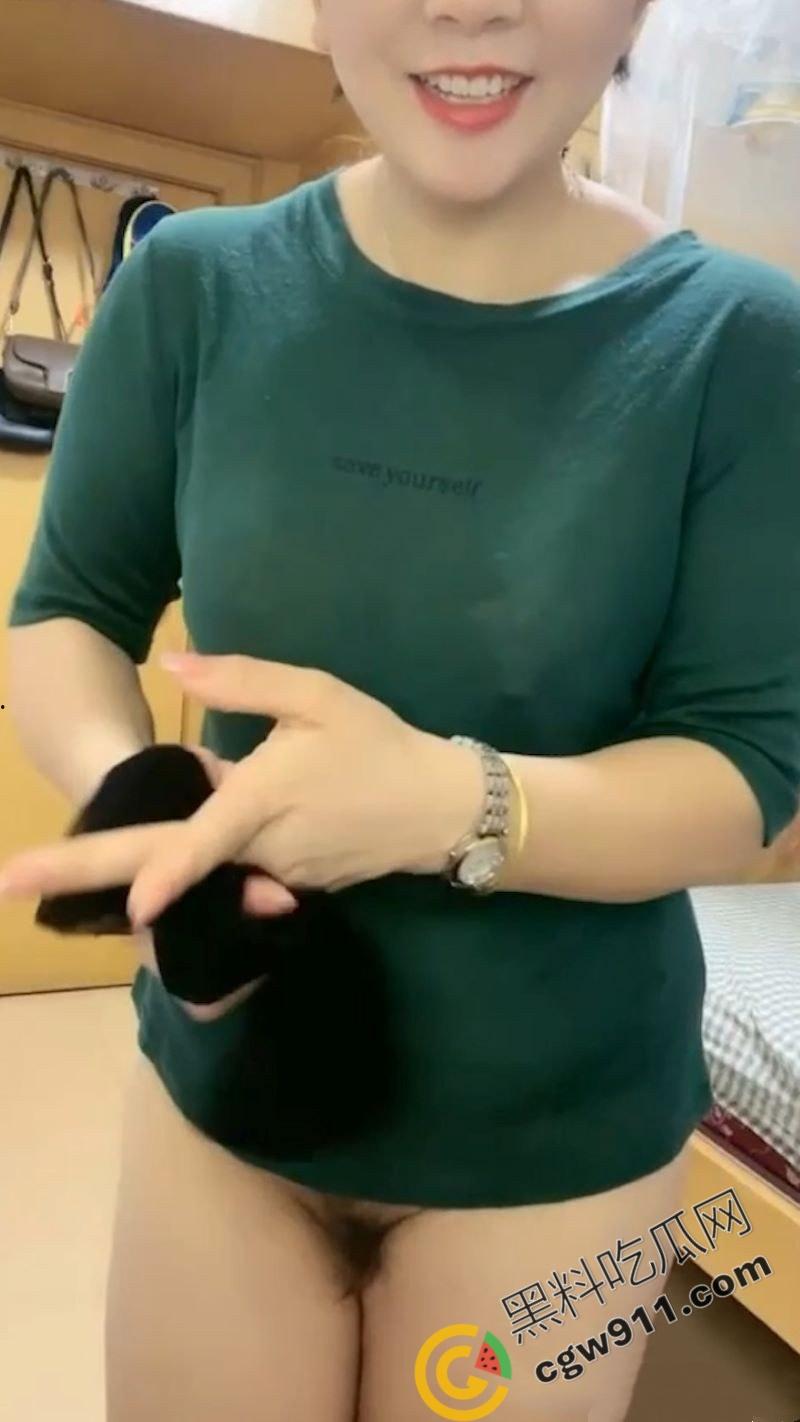 抖音网红【你家麦子】居家直播:巨乳激荡全场,自慰淫水四溅,挑逗眼神撩拨无数粉丝热血沸腾