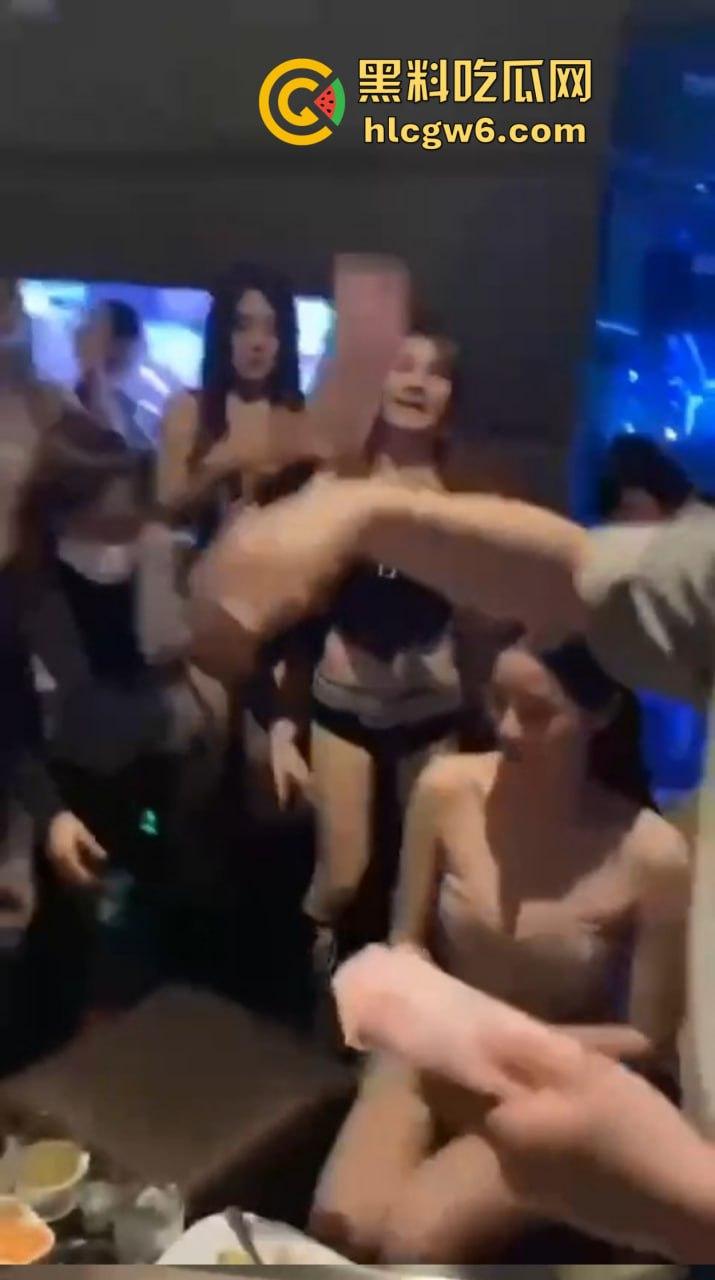 曼谷红浪漫KTV震撼开场，扶手女颜值身材吊打国内选手，青云志还靠谁扶？兄弟们咱们一起去泰国撒币去！