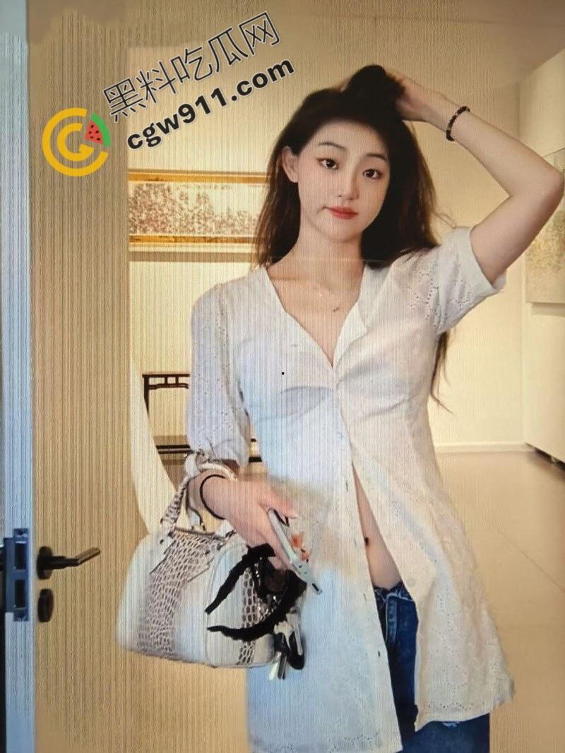 河南安阳甜美少女【刘薇】床上热情如火,与男友性多姿势切换娇喘连连,口交撩人,翘臀后入,令人血脉贲张!