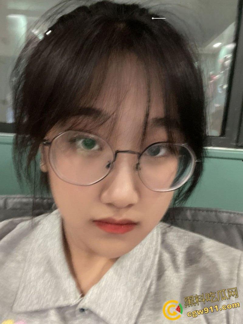 山东科技大学【朱玲慧】, 不雅视频被前男友曝光,清纯校花沦为索精母犬,狗链栓脖狂吞主人生殖器!