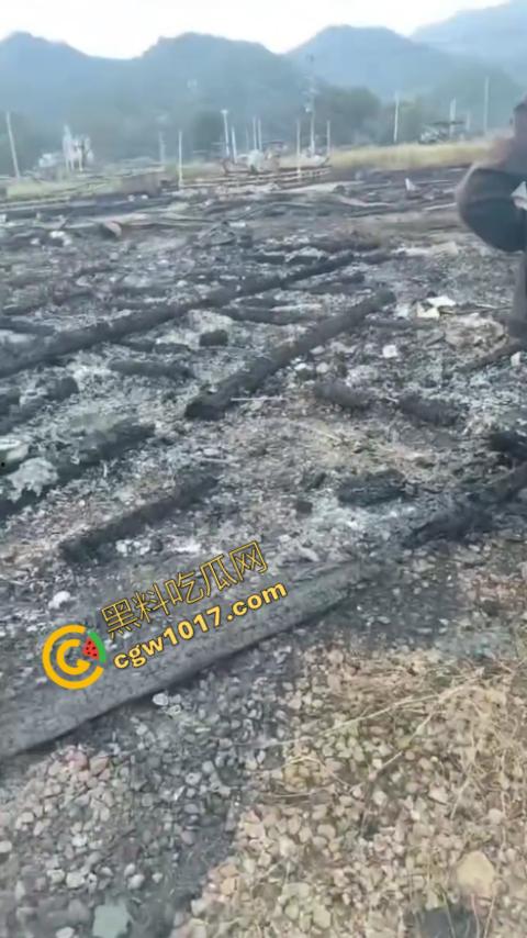 宁德突发火灾!渔船连环暴燃,火舌腾空,夜间被烈焰吞噬殆尽,惊险一刻令人心神俱裂!