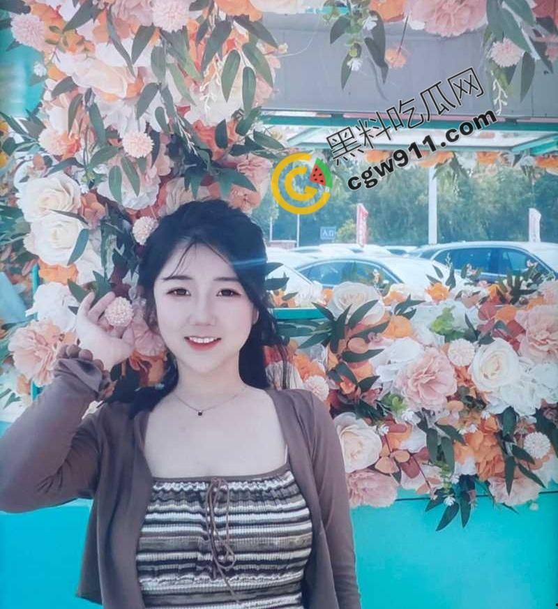 山东巨乳人妻【颜丽君】与精神小伙偷情视频外流,肥臀大骚穴,天生欠干,小穴被彻底玩烂!