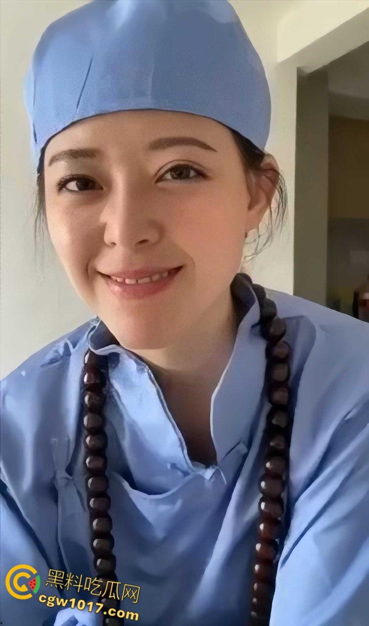 不负如来不负卿,尼姑也爱大阴茎,怼脸特写超绝口交技, 舔屌的表情骚到极致!