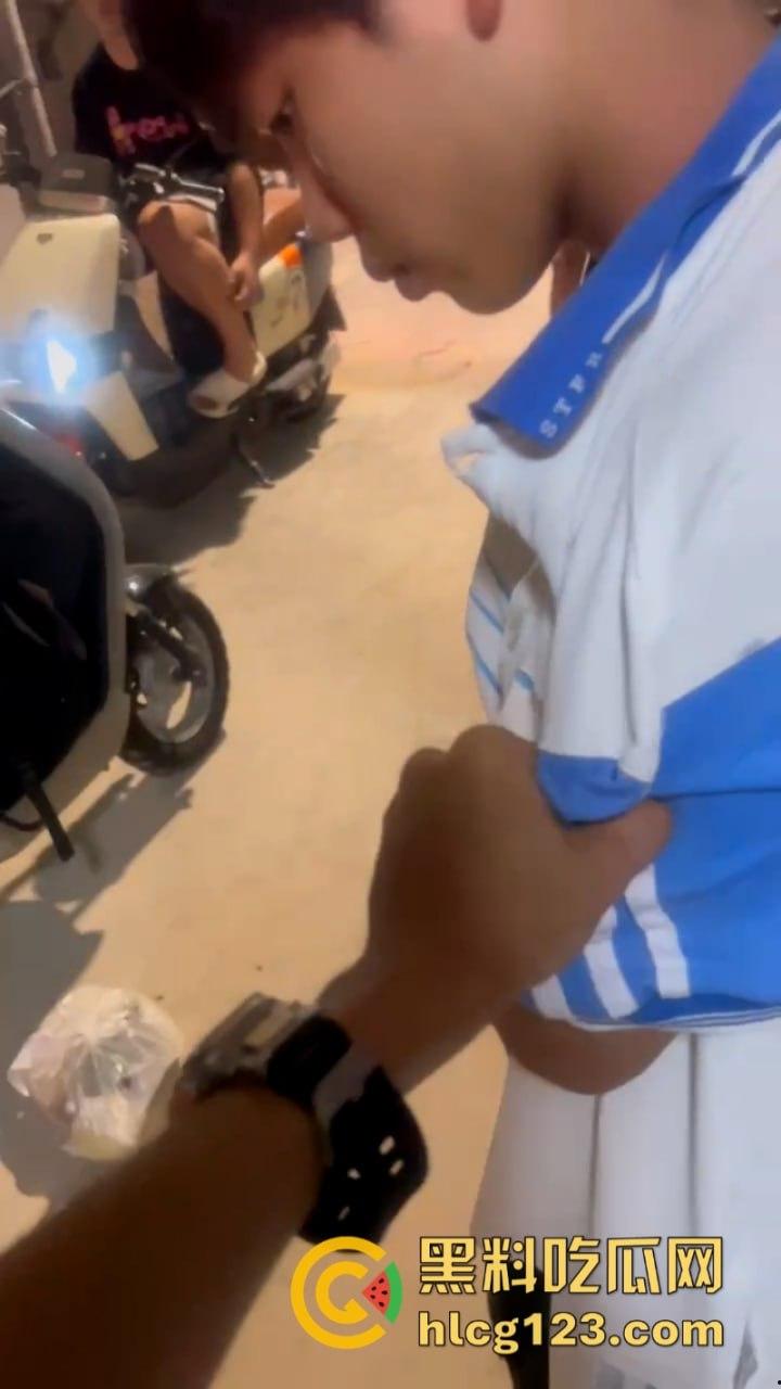 醒醒吧孩子!【汕头金平区】未成年小学生偷外卖被抓现行 人不大胆不小