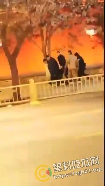全网封禁！黑色轿车冲进中南海新华门事件原视频