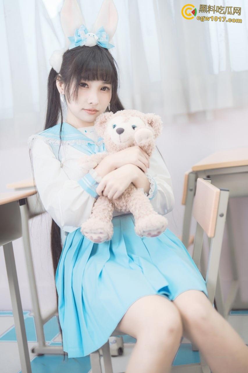 二次元女神【慕慕momo】,Cos守岸人激情泄欲,白虎玉足堪称极品,被拿着双脚疯狂抽插,娇喘诱人眼神拉丝 !