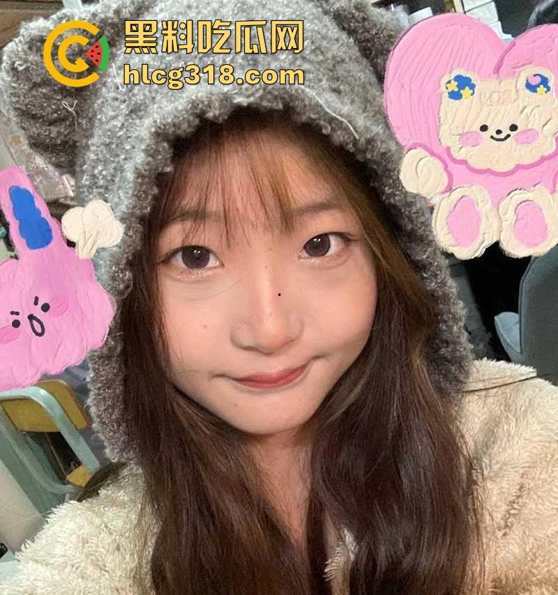 天水师范学院大三学姐【吴晶苒】教室做爱视频流出 性开放母狗在教室自慰做爱 花样百出超级骚超级反差!