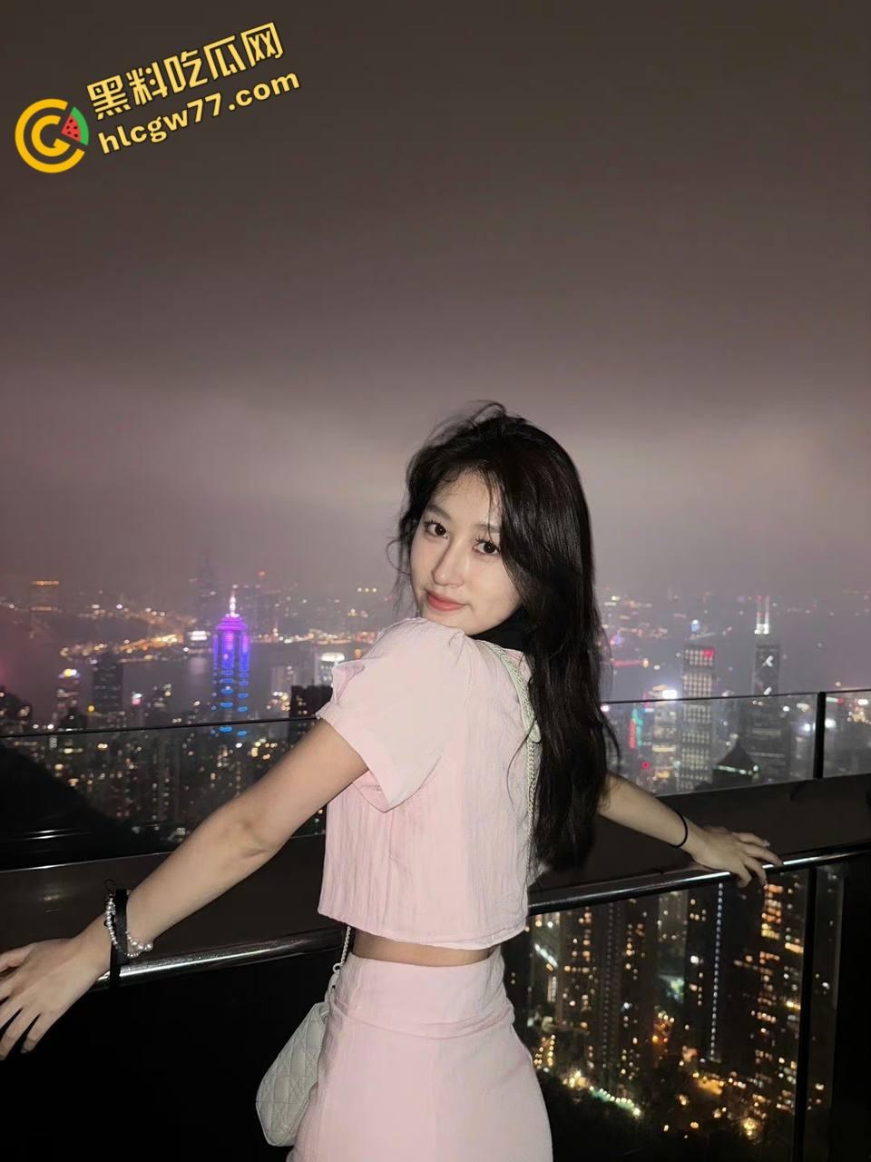 湖南长沙技术学院学姐【郭琳琳】清纯皮下骚到爆！黑丝捆绑肛塞狂浪，粉鲍淫叫勾金主猛操！