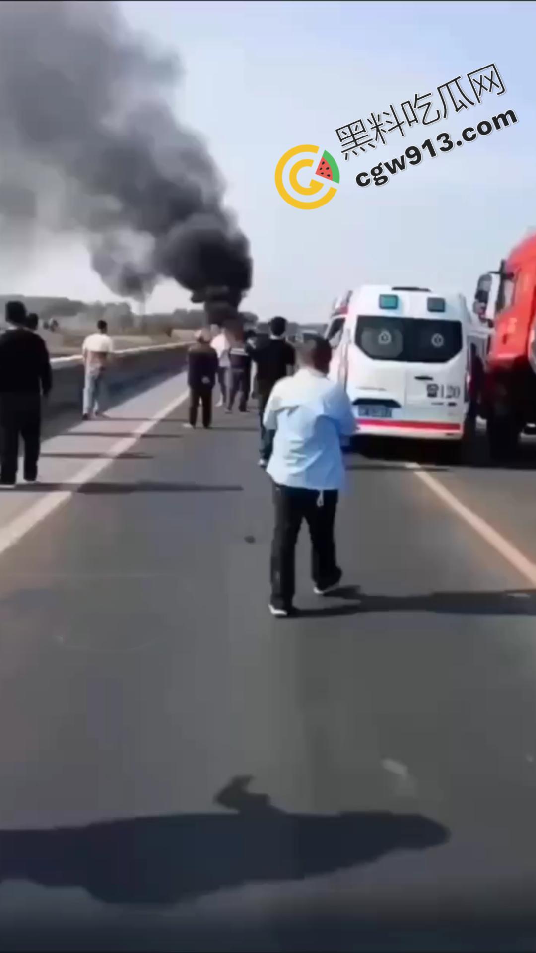 河北保定高碑店惨烈车祸现场!年仅19岁情侣命丧火海,行车安全亟待重视