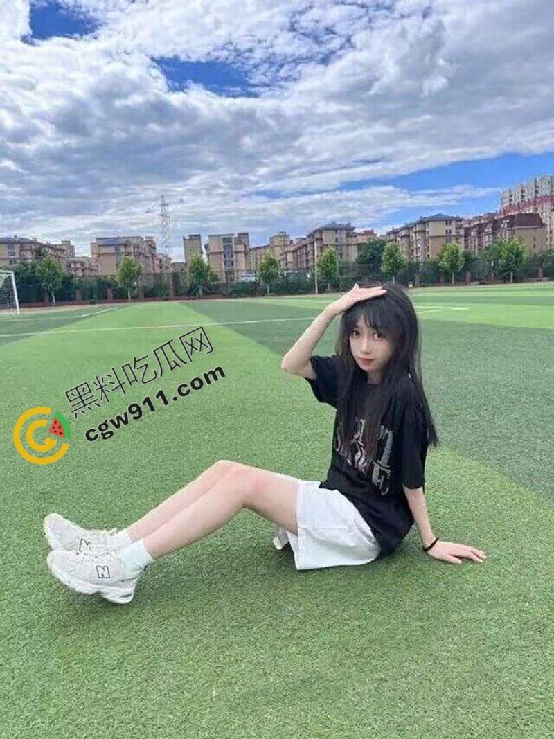 湖北清纯大一学妹李梓璐私密影片外流!稚嫩小穴被大鸡巴操弄,呻吟声勾人魂魄,反差萌感爆棚