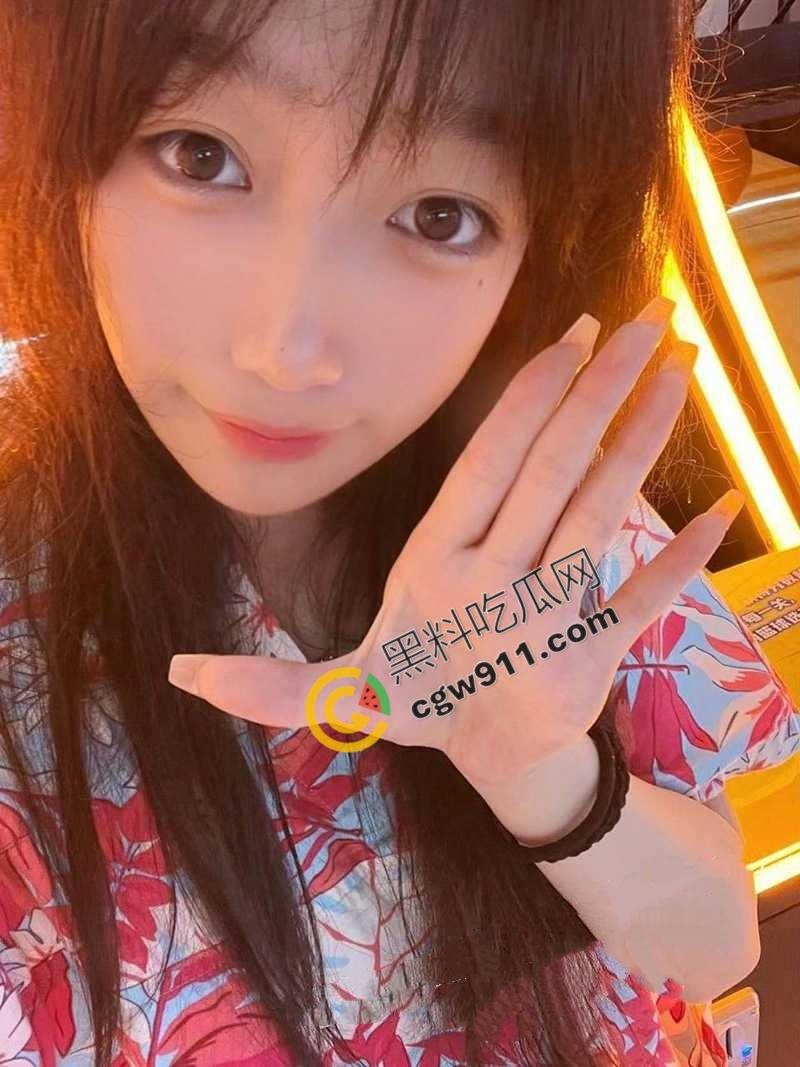 湖北清纯大一学妹李梓璐私密影片外流!稚嫩小穴被大鸡巴操弄,呻吟声勾人魂魄,反差萌感爆棚