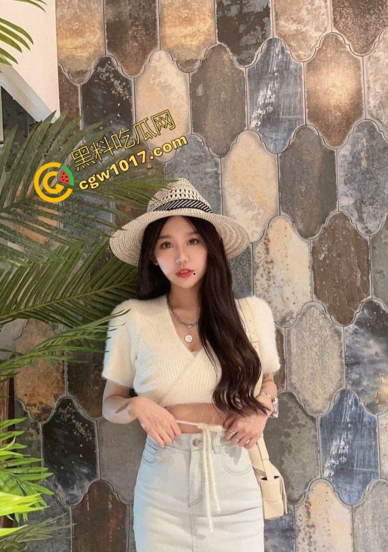 杭州美少妇【冯霏霏】与老公兄弟偷情视频烈火撩人，翘臀淫浪，无套激战，无尽快感爆棚，让人欲火焚身，欲罢不能！