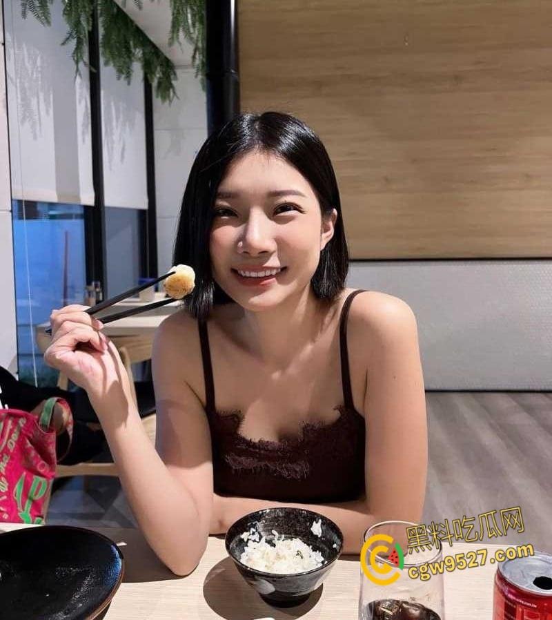 天津极品少妇【童杏丽】，性感女神露脸调情，口交技术一流，女上骑乘疯狂榨精，表情诱人！