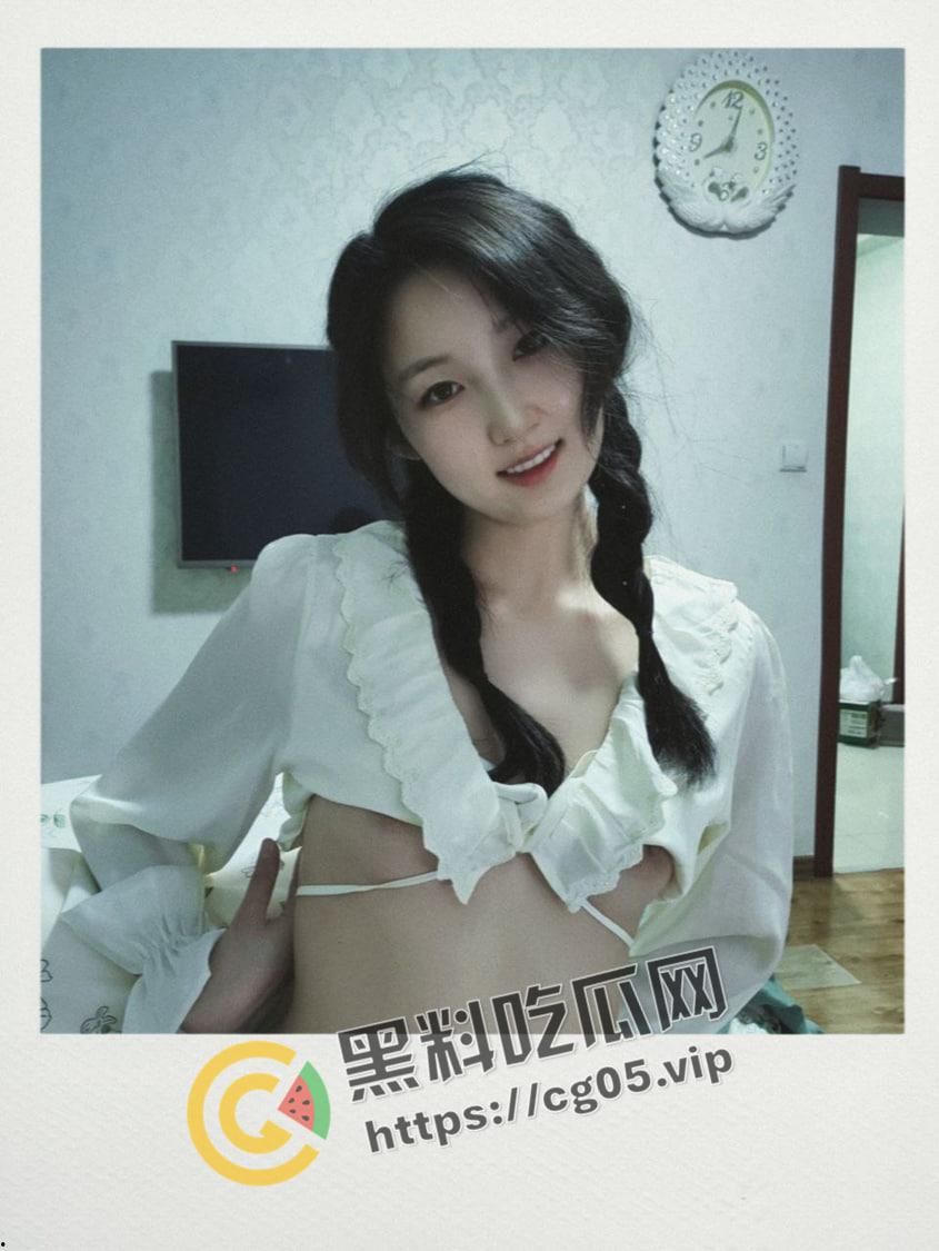 南京人妻为了年轻时的意难平勇敢出轨 不了被反手曝光 清纯的眼神妖娆的身姿 还是那个容易上当的笨蛋