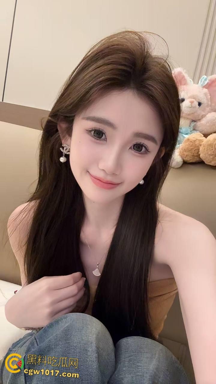 帮小姨子搬东西,小母狗竟用骚逼回报 ,高跟鞋开档白丝抠逼自慰,车震无套中出白虎嫩穴,干的白浆流一地!