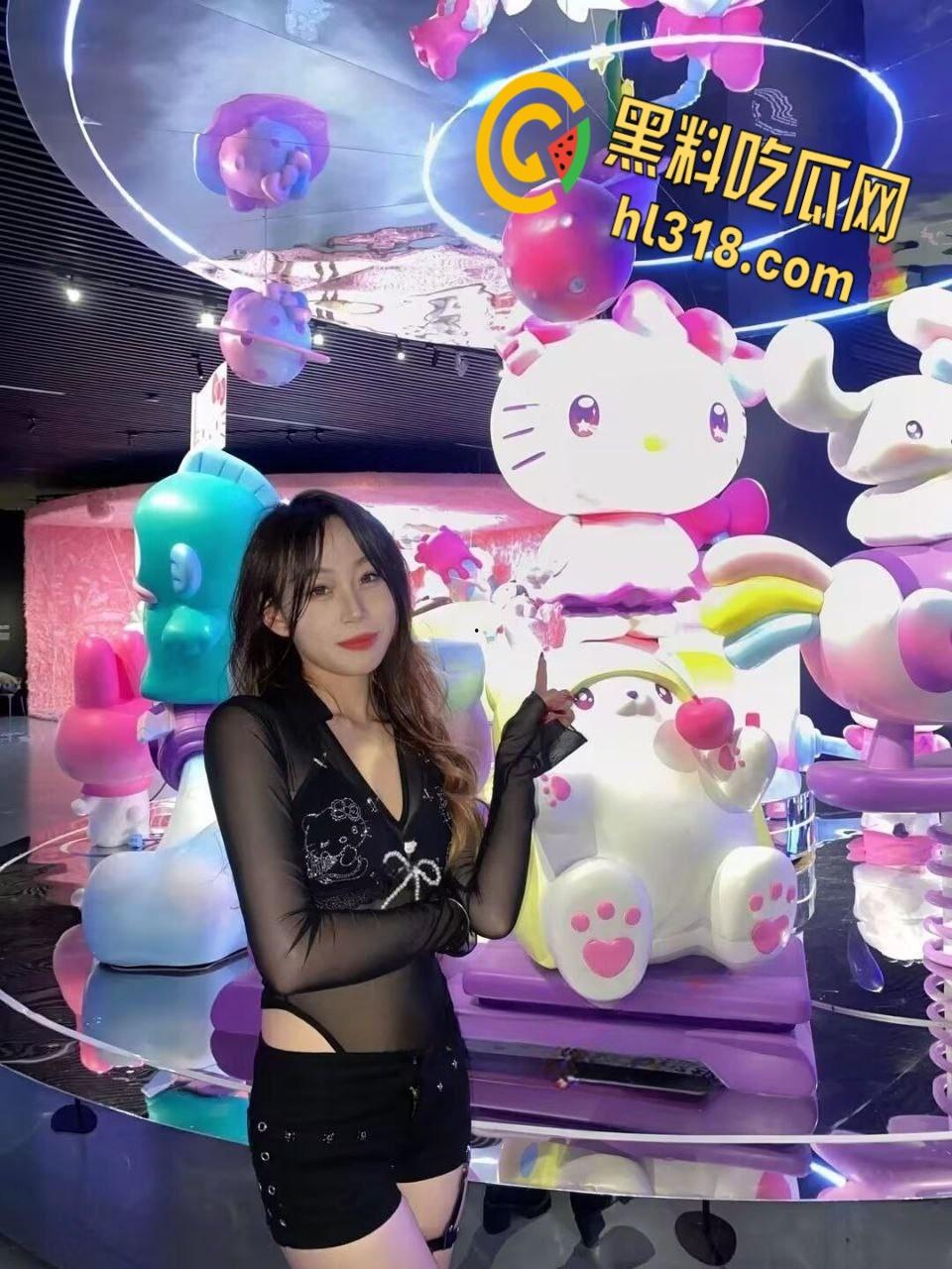 河南省极品骚母狗【涵涵】,与哥哥乱伦不过瘾,闺蜜男友轮番上阵,三洞齐开爽翻天,私生活糜烂到令人咋舌 !