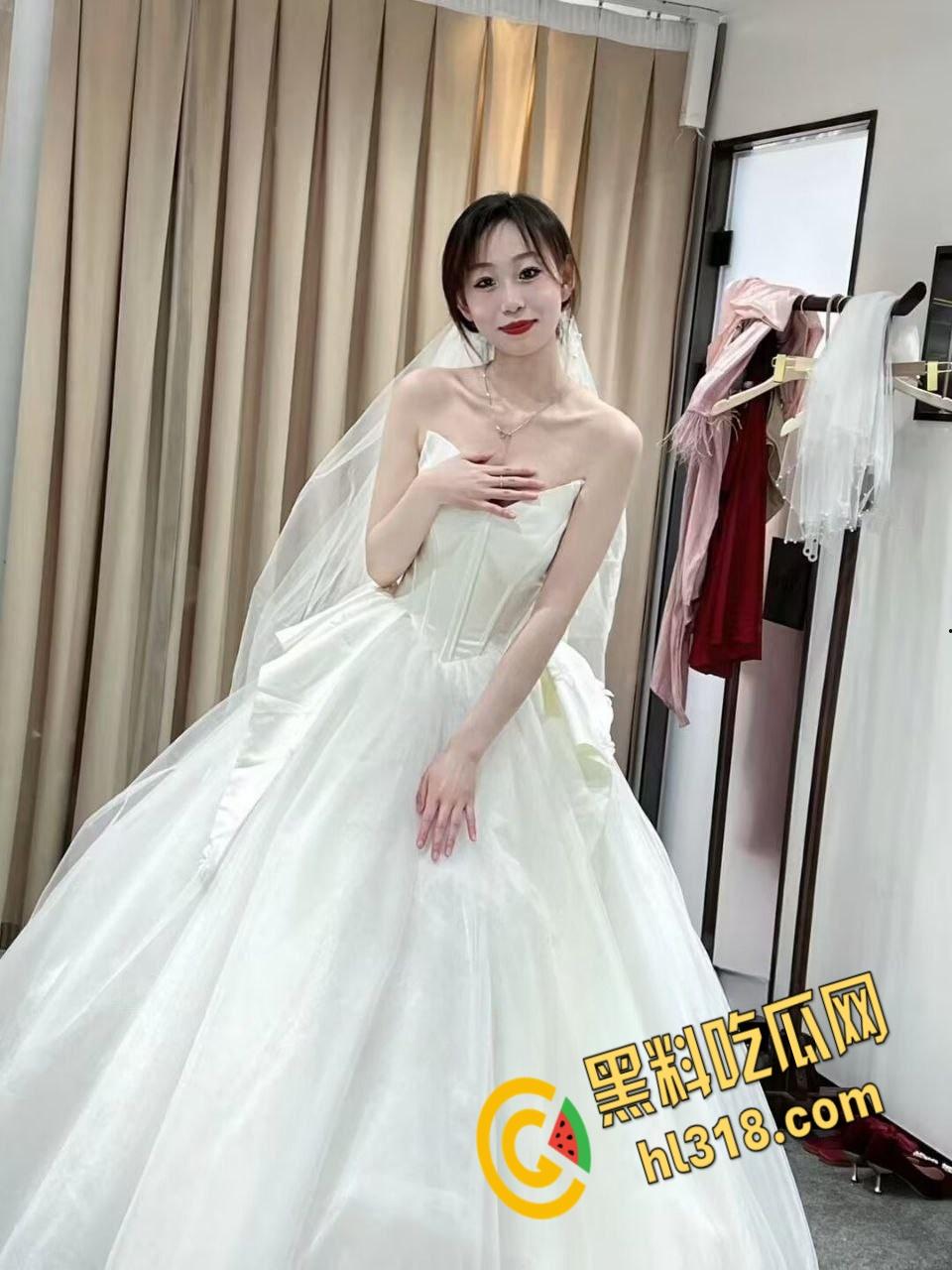 河南省极品骚母狗【涵涵】,与哥哥乱伦不过瘾,闺蜜男友轮番上阵,三洞齐开爽翻天,私生活糜烂到令人咋舌 !