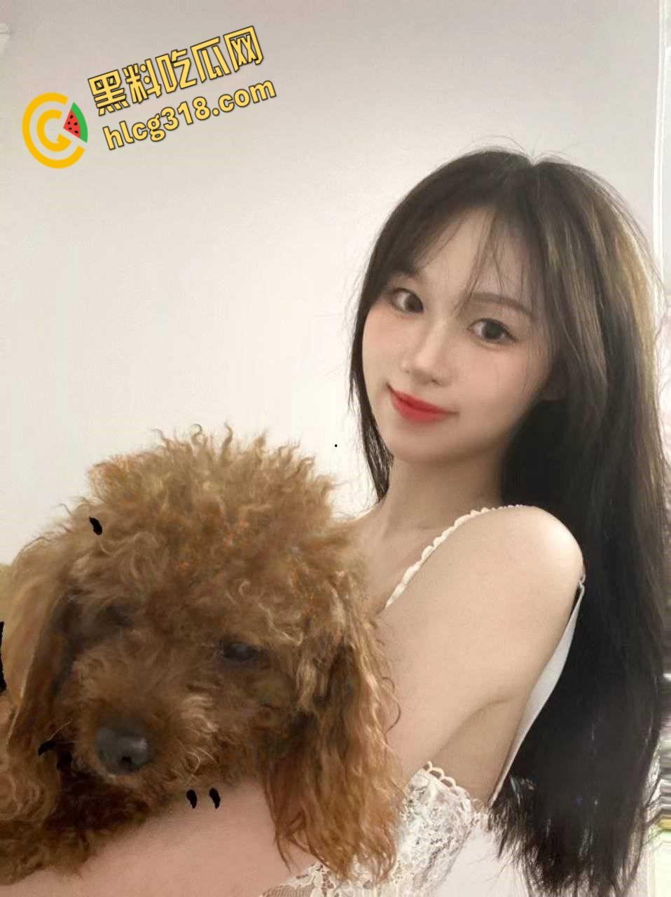 高颜值大学骚女口活绝，舌头缠绕深喉，舔得腿软，精液容器就是一条小母狗！