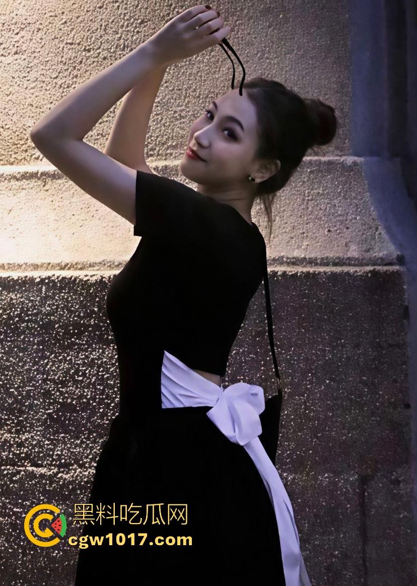 重口虐肛！霓虹熟妇被暴力虐肛，翘起肥臀硬塞成年鳗鱼，从头放进去，极其恐怖血腥，真不怕鳗鱼钻进去啊！