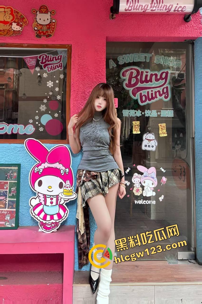 茅台灌骚逼河北04嫩妹『赵雪儿』骚到爆表骚逼滴蜡,3p轮奸撑开扩阴器灌满精液混合着茅台酒!