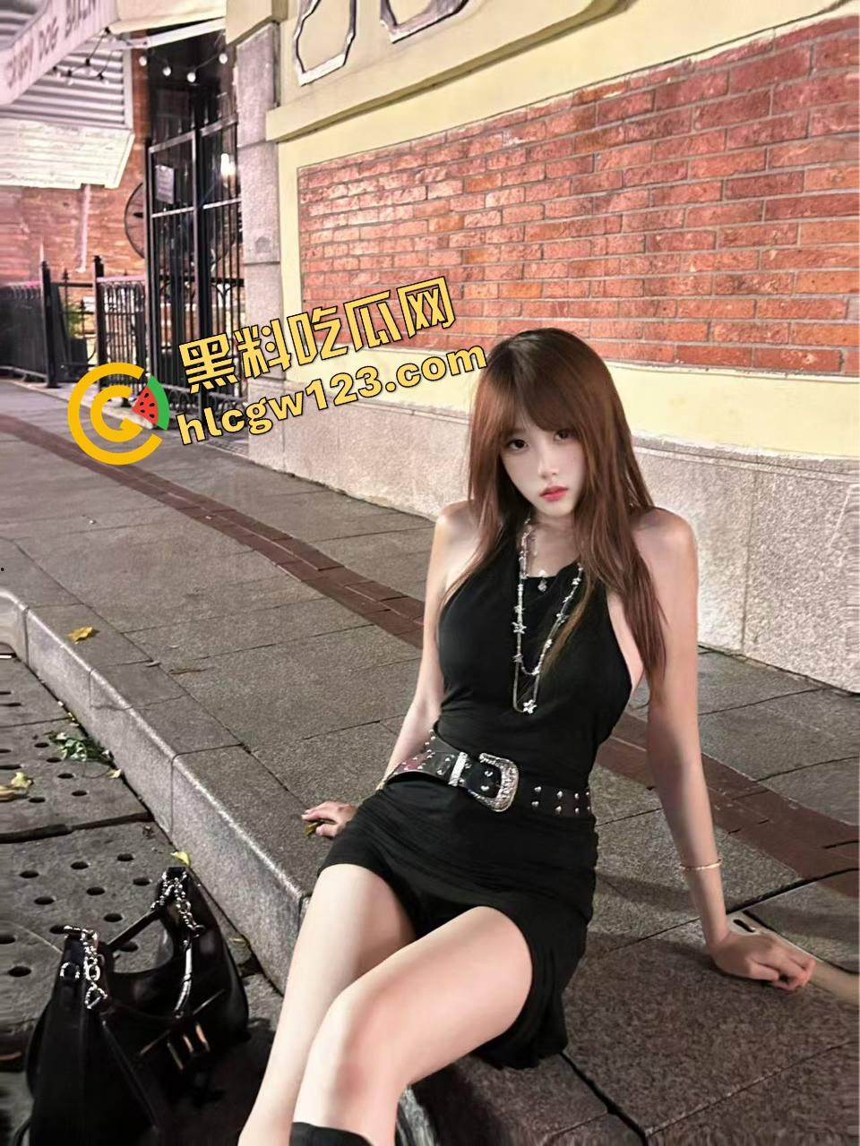 茅台灌骚逼河北04嫩妹『赵雪儿』骚到爆表骚逼滴蜡,3p轮奸撑开扩阴器灌满精液混合着茅台酒!