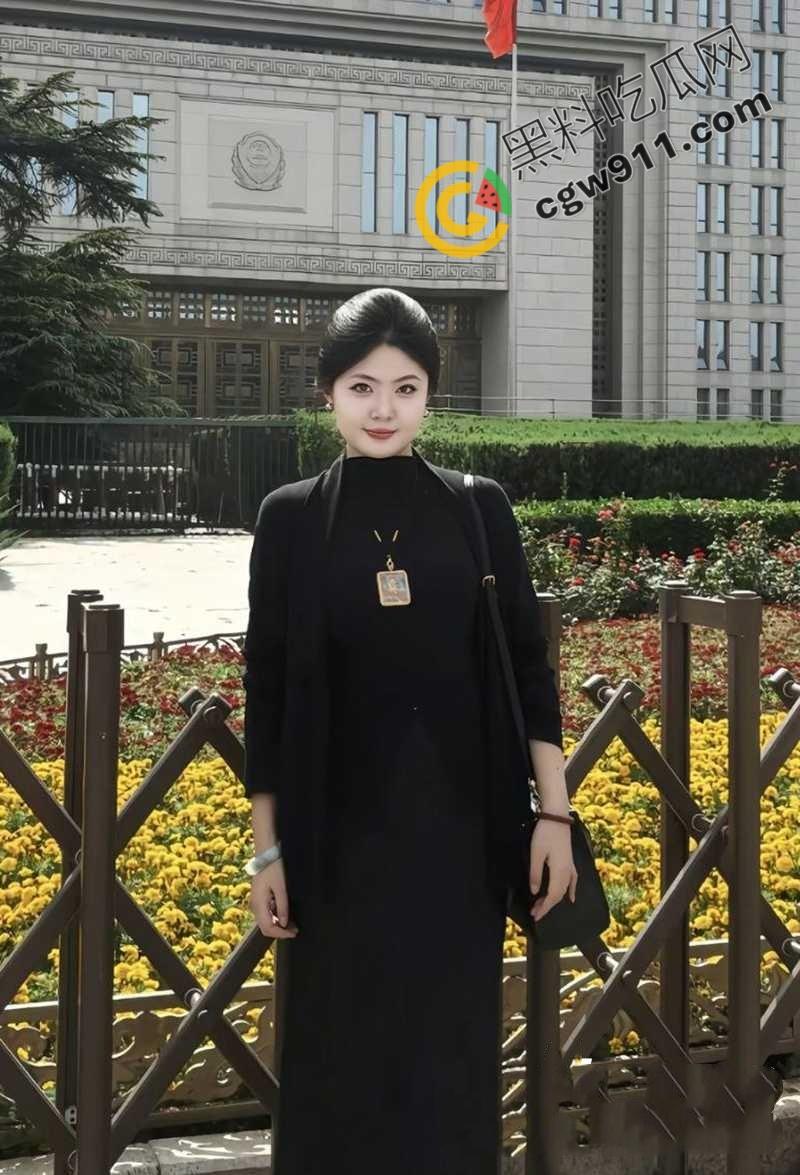 郑州气质美女【周仕琳】私拍泄密:露脸挨操,黑丝细腿,豪乳震撼,男友母狗玩法让人血脉贲张!