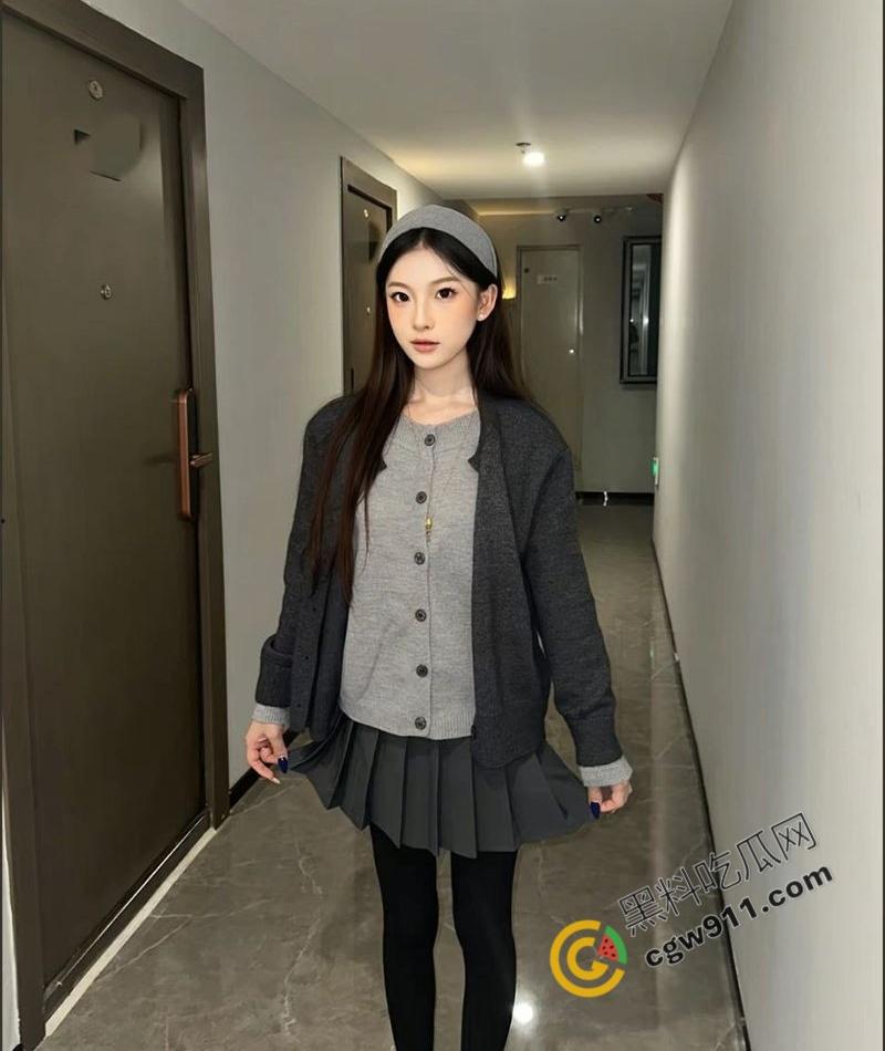 陕西科技职院【李娇】被男友滴蜡调教,后入爆操,白浆狂喷,热精满溢翘臀,淫贱至极!