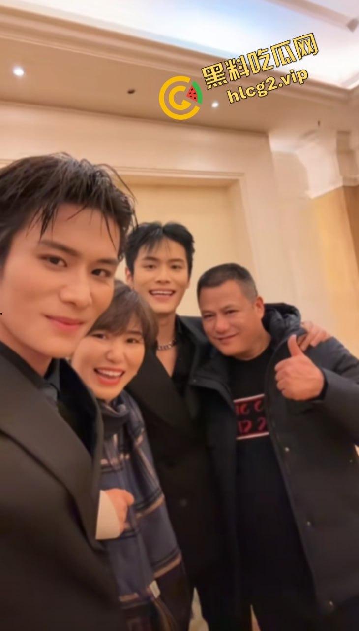 老瓜新吃!小杨哥爸爸深夜聊骚露鸡巴 视频误发业主群 网友直呼辣眼睛