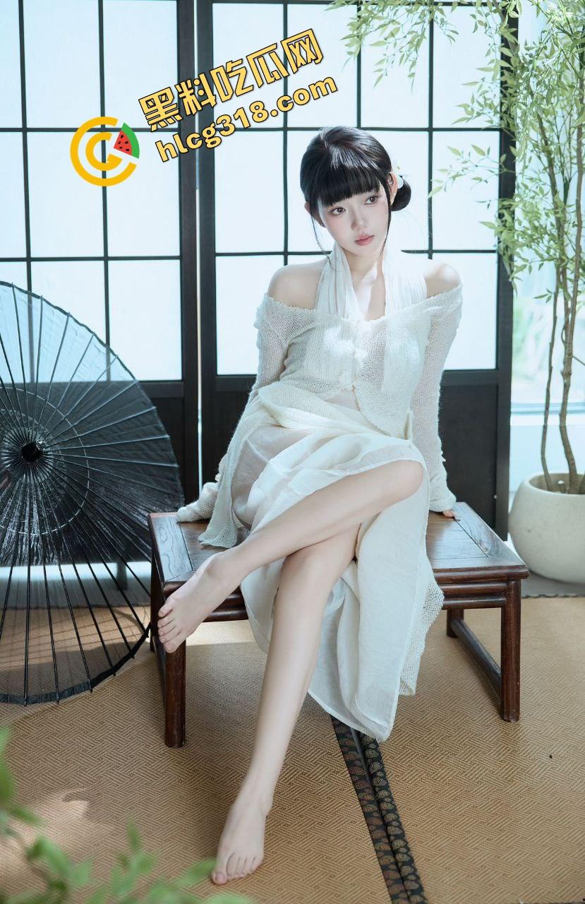 南昌服装店老板娘『孙璐』蜜桃臀母狗桌上被调教，贱样子全出来了，好屁股必须后入爆操才带劲！