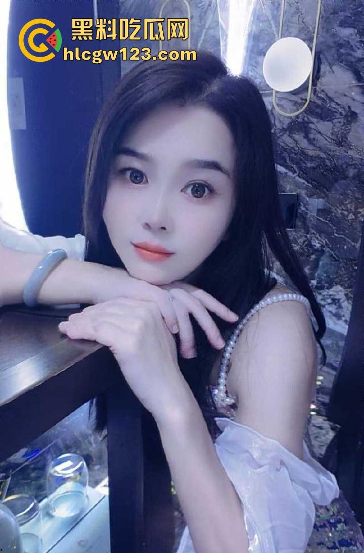 绿帽哥投稿！极品反差淫妻女友 被绿帽老公带出去群交 各种约炮抽插 性爱私拍视频流出！