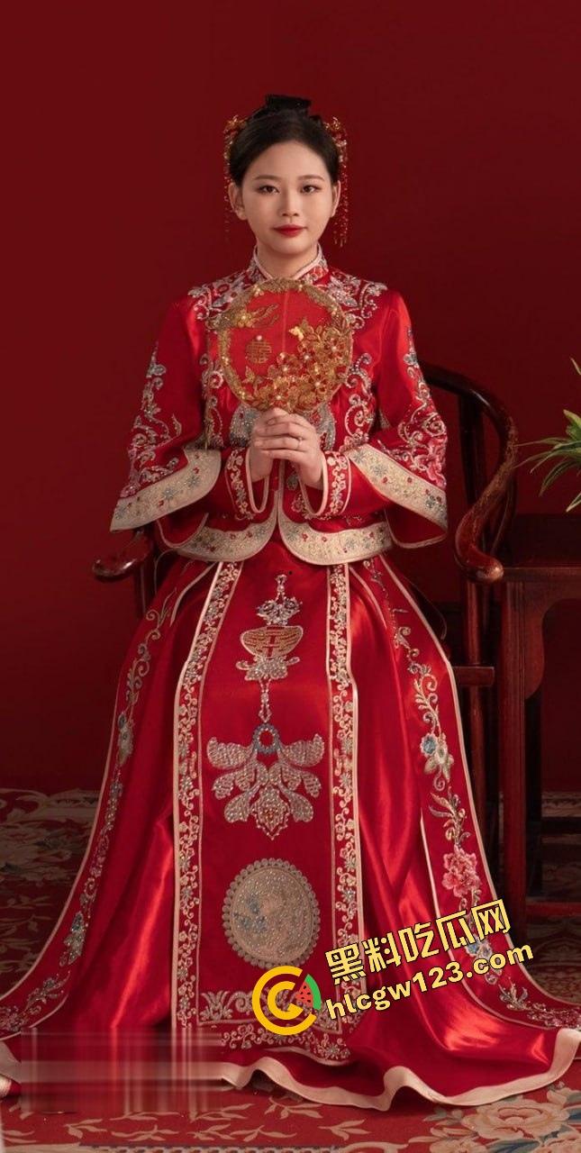 长沙『孙悦』结婚当天跟绿帽老公玩3P到天亮,婚纱白裙湿成奶油布丁,前男友肏完老公舔干!