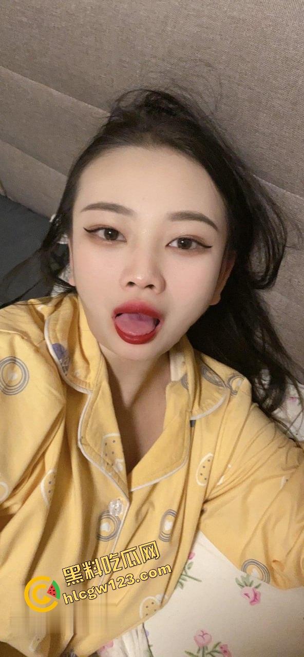 长沙『孙悦』结婚当天跟绿帽老公玩3P到天亮,婚纱白裙湿成奶油布丁,前男友肏完老公舔干!