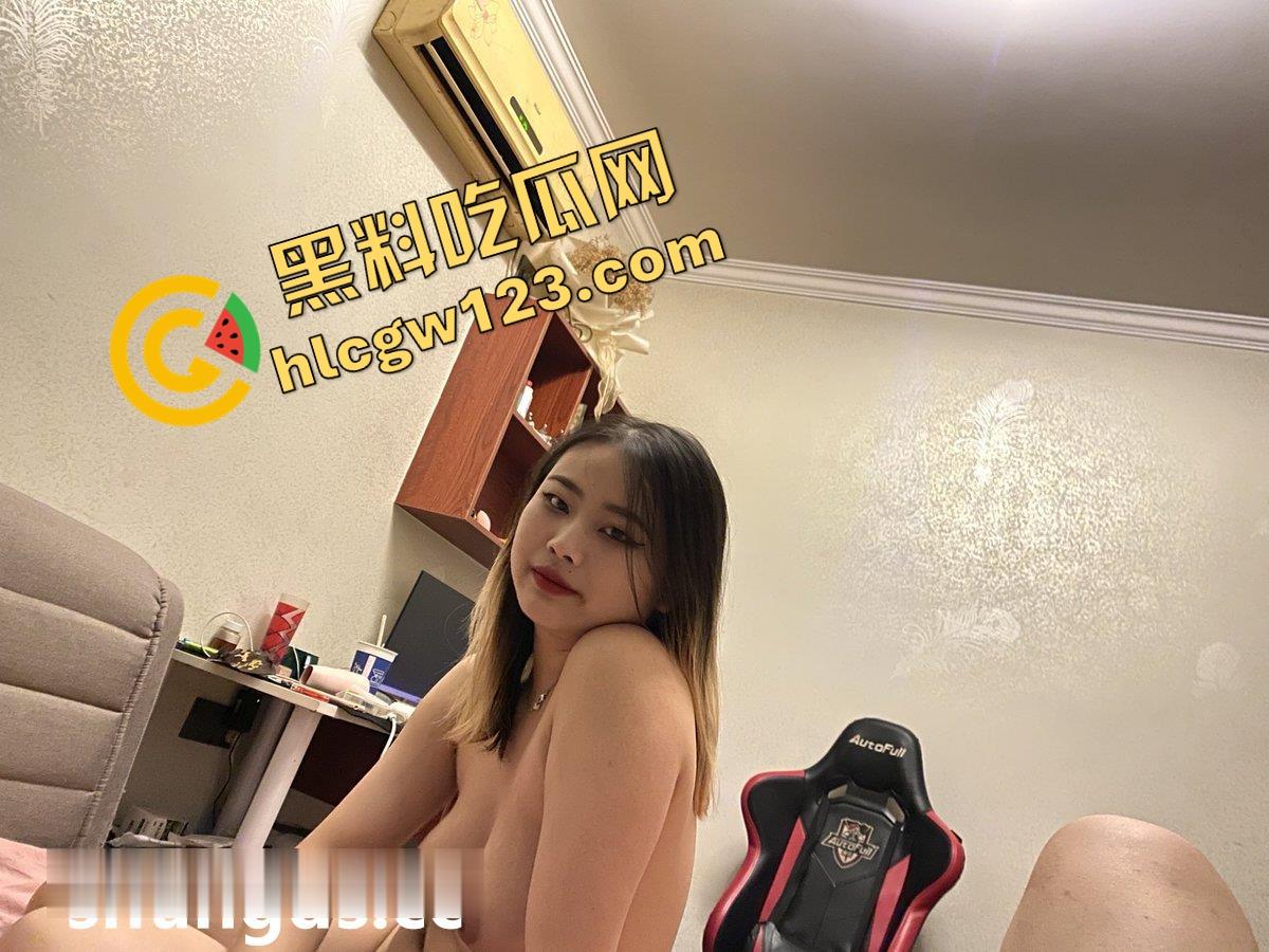 长沙『孙悦』结婚当天跟绿帽老公玩3P到天亮,婚纱白裙湿成奶油布丁,前男友肏完老公舔干!