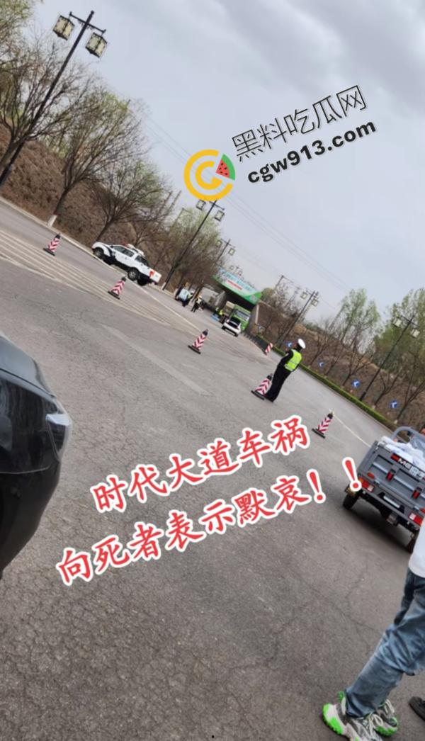 山西孝义发生惨烈车祸:老人骑电动车载孙子与垃圾车相撞,一死一伤震撼全场,现场怵目惊心,小编也被吓得腿软