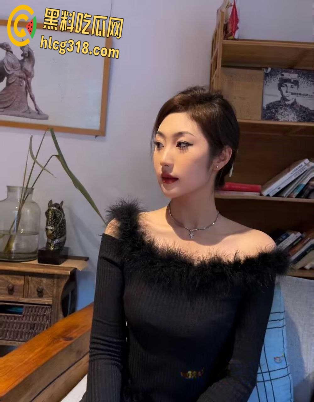 天津外国语大学校花【孟嘉惠】,微乳蝴蝶逼与男友酒店大戏,开档黑丝都遮不住粉粉的嫩逼 !