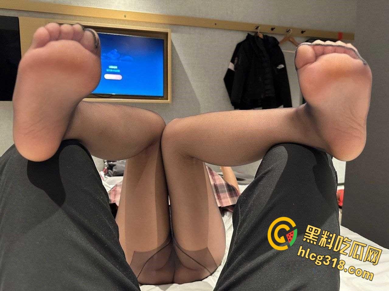 天津外国语大学校花【孟嘉惠】,微乳蝴蝶逼与男友酒店大戏,开档黑丝都遮不住粉粉的嫩逼 !