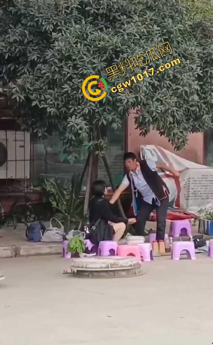 公园算命大师诱骗小仙女,揉胸抠穴就能断知福祸,小仙女被玩弄至高潮,彻底沦陷!