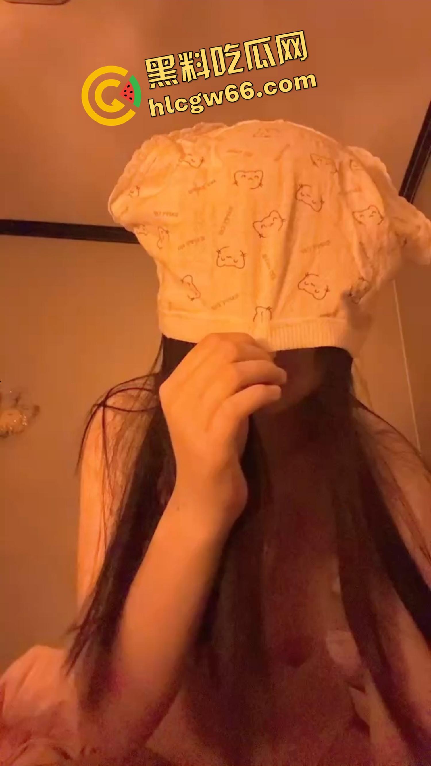 网调馒头奶反差婊【孙雪蕾】娇小骚货天天求操,线下实战给你主动开腿开逼开嗓子,操到她崩溃求饶!