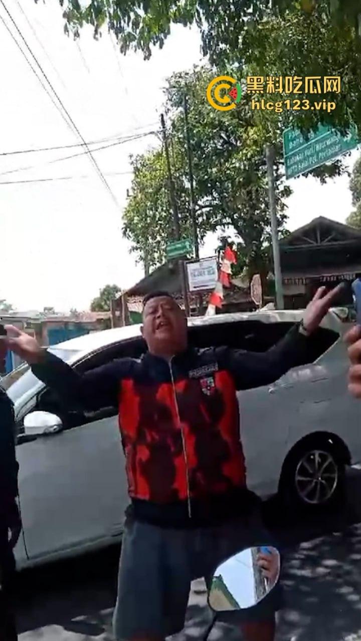 大型皮开肉绽现场！印尼一地发生冲突 有内战的国家真的不要去！