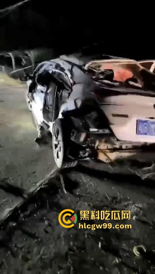 湛江雷州东里镇春节变丧场,士头路口惨烈车祸 ,家人还在吃席 ,这边已经送命了!