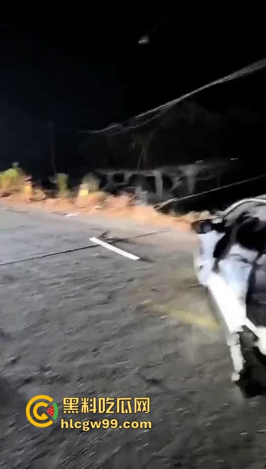 湛江雷州东里镇春节变丧场,士头路口惨烈车祸 ,家人还在吃席 ,这边已经送命了!
