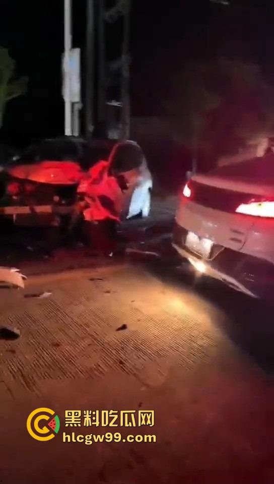 湛江雷州东里镇春节变丧场,士头路口惨烈车祸 ,家人还在吃席 ,这边已经送命了!