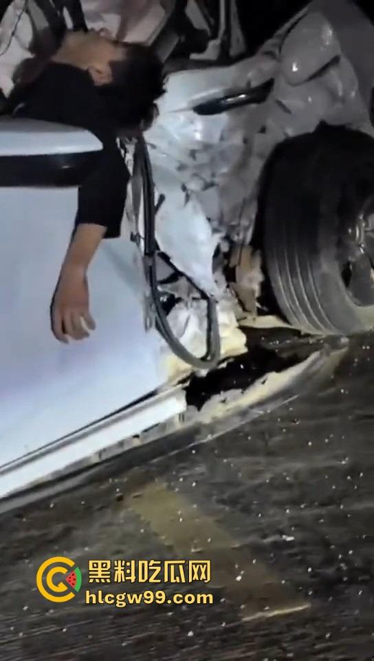 湛江雷州东里镇春节变丧场,士头路口惨烈车祸 ,家人还在吃席 ,这边已经送命了!