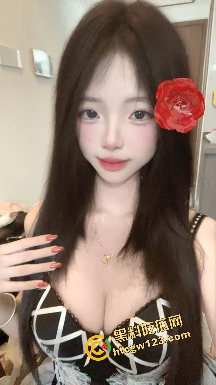 这次不是灌精了是灌奶茶 珍珠奶绿全都倒进逼里搅 吸管一插直接喝 甜到发骚羞耻感爆表！