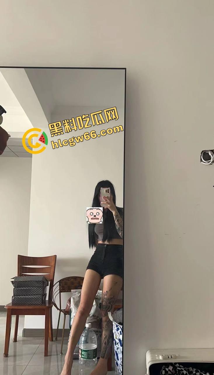 瓜友投稿曝光骚逼前女友『何秀慧』一边跟我谈恋爱一边偷偷给我兄弟开腿，这逼贱得不插一天都发骚！