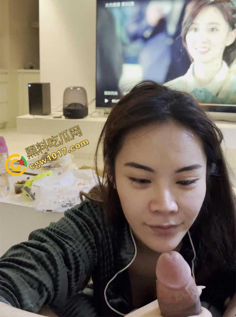 丽江民宿风骚老板娘【孙晓燕】不雅视频曝光，与英俊游客狂野纠缠，露脸舔屌被后入，沦为艳遇之都的名穴热门地！