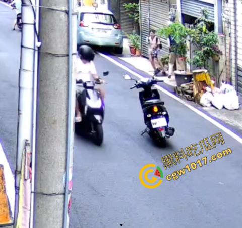 台湾省苗粟随机斩人案再度上演!47岁男子持刀狂魔,便利店门前血雨腥风,女童胸挨一刀,送ICU抢救,震惊全省!