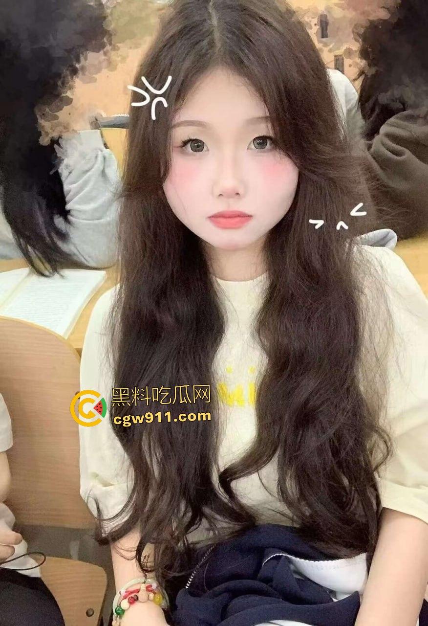 极品女大学生被男友操到叫爸爸，笔写“母狗性奴”污词满身，骚逼喷汁如泉反差婊甘做肉便器！