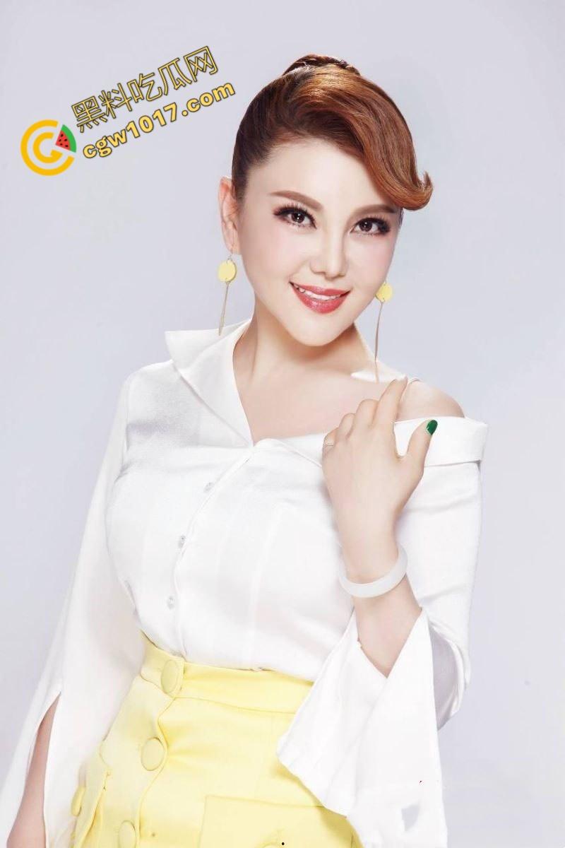 知名女歌手【乌兰图雅】狂野出轨!央视春晚天后竟与乐队贝斯手偷情,42岁草原女神草泥马,疯狂乘骑求欢!